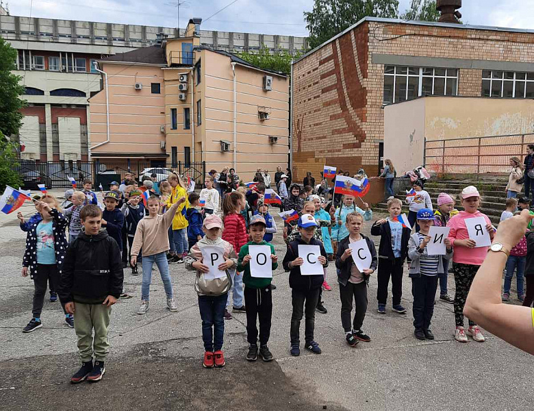 В преддверии Дня России в лагере прошёл танцевальный флешмоб "Давай, Россия".